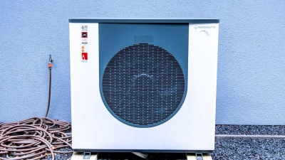 Wärmepumpenbesitzer können von einem Wärmestromtarif profitieren, der jedoch mindestens einen separaten Stromzähler erfordert. (Foto: Laura Ludwig/dpa-tmn/dpa)