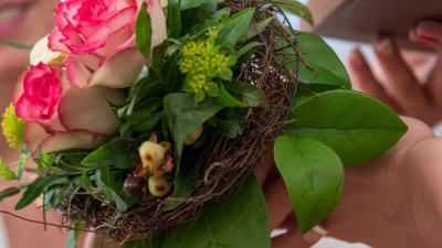 Der Blumenstrauß ist ein Klassiker unter den Muttertagsgeschenken. Doch auch bei ihm lässt sich auf mehr Nachhaltigkeit achten. (Foto: Christin Klose/dpa-tmn/dpa)