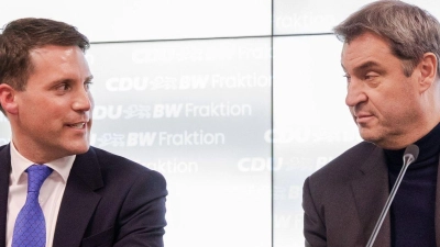 Manuel Hagel und Markus Söder. (Foto: Christoph Schmidt/dpa/Archiv)