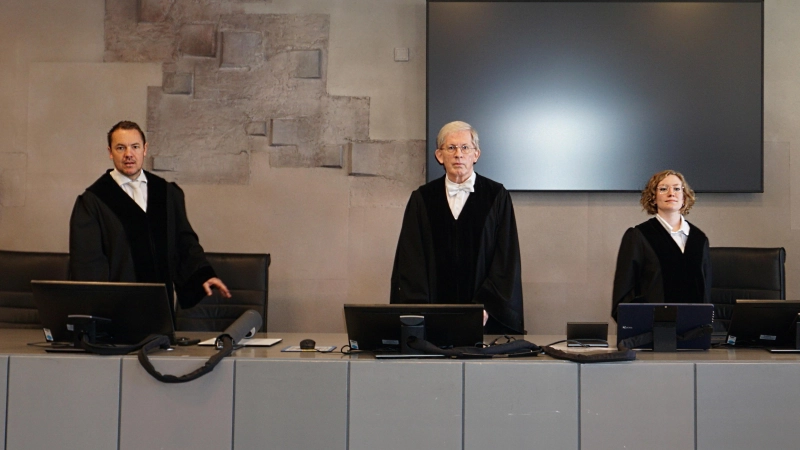 Die Große Strafkammer mit Vorsitzendem Richter Claus Körner sowie den beisitzenden Richtern Dr. Christian Eberlein und Barbara Dumsky ordnete die Unterbringung in einem psychiatrischen Krankenhaus an. (Foto: Andrea Walke)