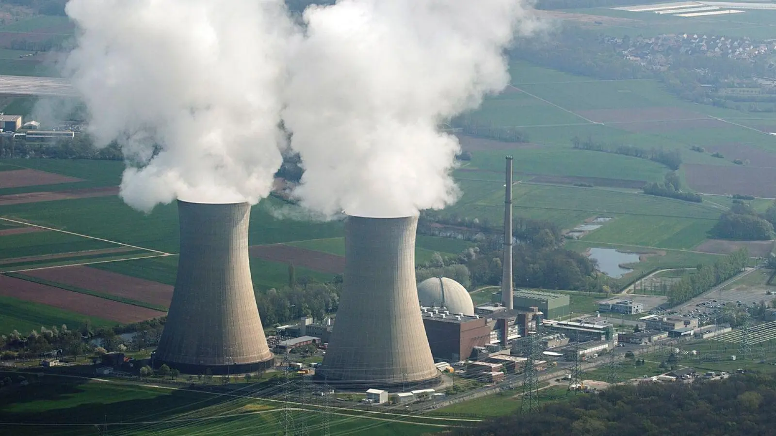 Das Atomkraftwerk Grafenrheinfeld. Das Atomkraftwerk wurde am 27.06.2015 stillgelegt und befindet sich derzeit im Rückbau. (Foto: Rene Ruprecht/dpa)