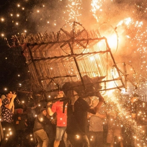 Feuerwerk wird während der Feierlichkeiten zu Ehren von San Pedro de Verona in Veracruz in Mexiko gezündet. (Foto: Hector Adolfo Quintanar Perez/ZUMA Press Wire/dpa)
