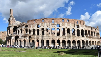 Das darf bei keiner Romreise fehlen, also auch nicht bei der FLZ-Reise: der Besuch des Kolosseums, das nach umfangreichen Renovierungsarbeiten wieder weiß aussieht. (Foto: Ute Niephaus)